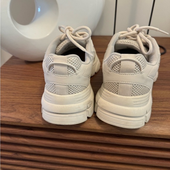 Like New! Worn once! Women’s Size 9 - Picture 5 of 6